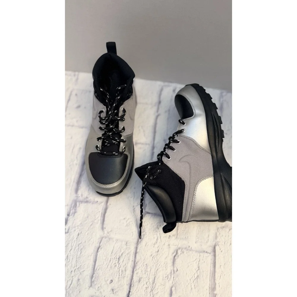 Nike Manoa LTH Boots Shoes  472648 020 Metallic Silver Black Boys Size 7Y